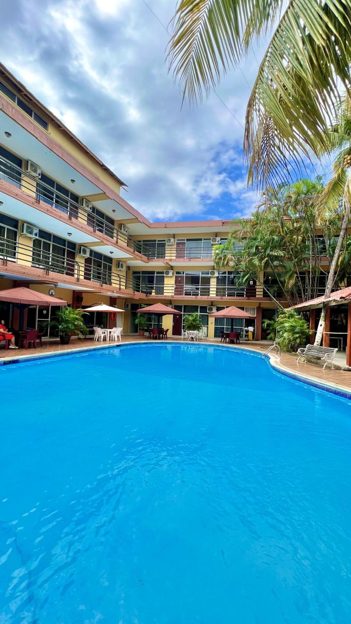 Gran Hotel Paris La Ceiba Exterior foto